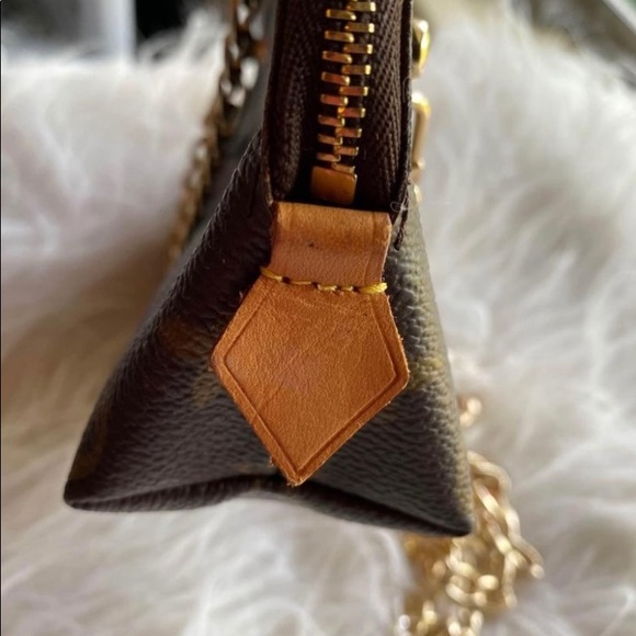 Louis Vuitton Cosmetic Pochette - Picture 2 of 7